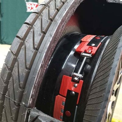 تعمل فرق أمان الإطارات على تشغيل جهاز مسطح لجنوط عجلات إطارات سيارات الركاب 6.75 7.5