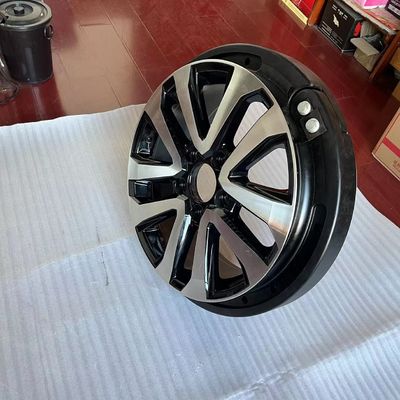 CL الدرجة العسكرية الأسود / الأبيض الركض الإطارات المسطحة إدراجات البوليمر المعتمد CE 285/60R18 - 295/80R22.5